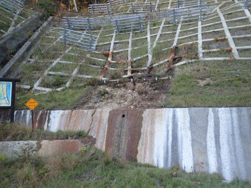 Image of 特殊土壌:知内町小谷石中の沢での酸性硫酸塩対策緑化工試験施工の調査 1