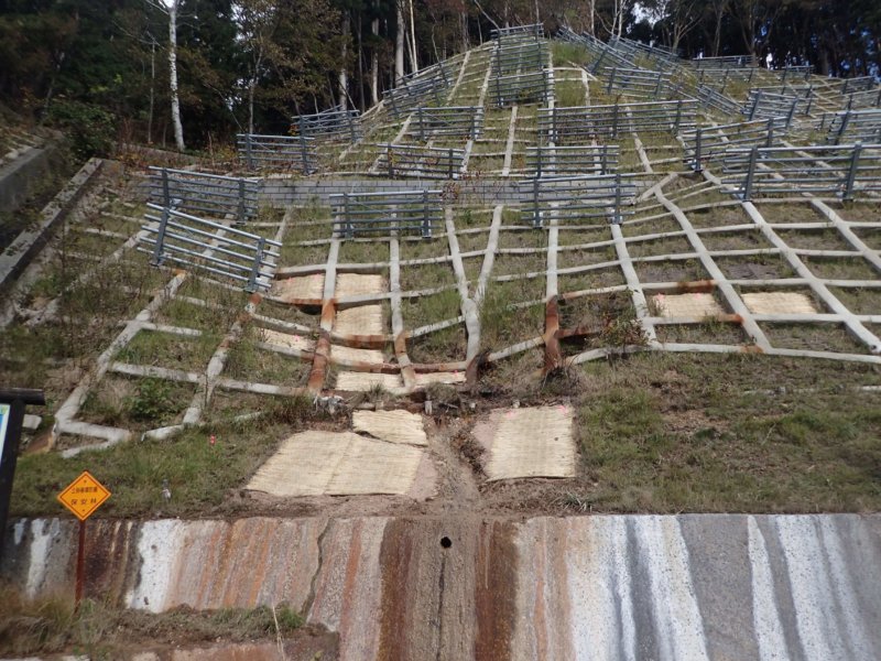 Image of 特殊土壌:知内町小谷石中の沢での酸性硫酸塩対策緑化工試験施工の調査 2