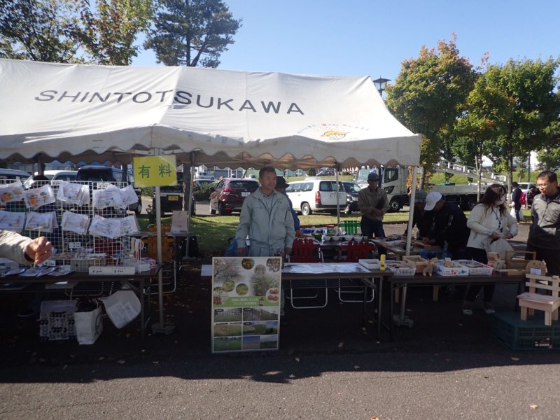 Image of 「しんとつかわ味覚まつり」での木育活動 2